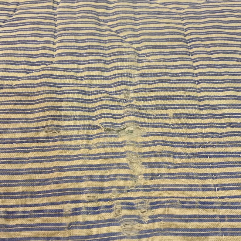 19th Century Hexagon Flower Crib Quilt | c.1870s | Hand Pieced | Blue Calico | 56” x 46” Bild 16