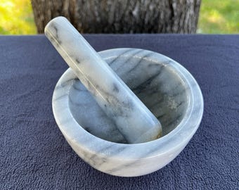 Marble Mortar & Pestle – grey/white veined