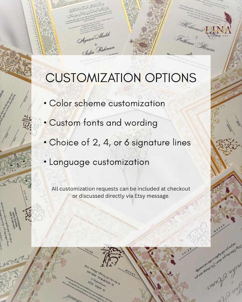 Puede incluir: Elegantes invitaciones de boda con detalles dorados y dise&ntilde;os florales. La imagen muestra opciones de personalizaci&oacute;n, incluyendo esquemas de color, fuentes, redacci&oacute;n, l&iacute;neas de firma y opciones de idioma. Las invitaciones muestran nombres y fechas.