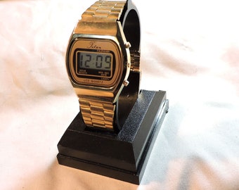 nelsonic lcd quartz watch