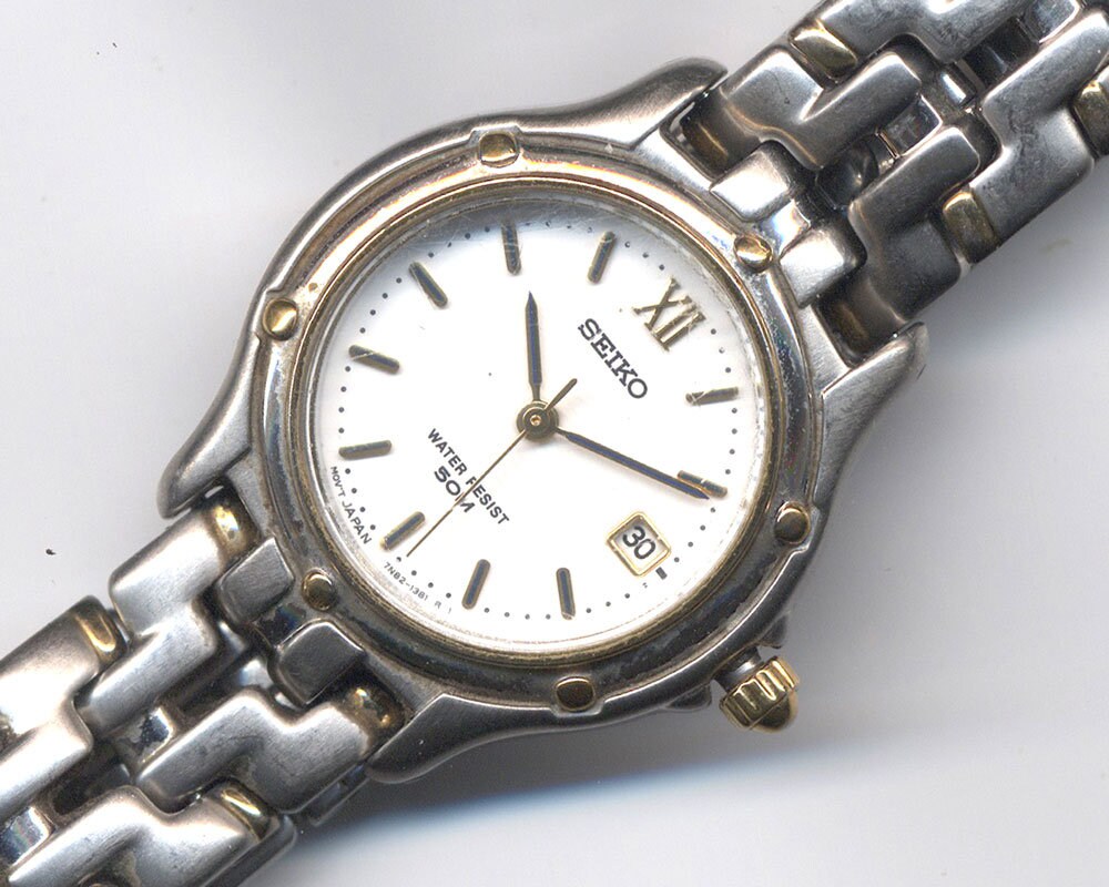 Ladies Vintage Seiko 7N82-0599 Quartz Watch - Etsy