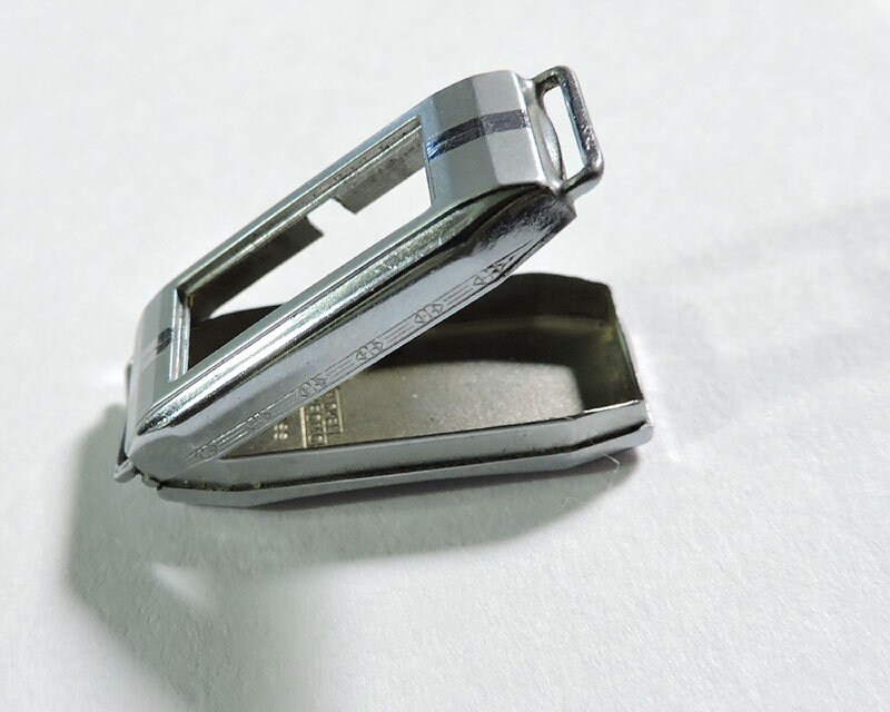 Boîtier De Montre Vintage Femme En Acier Chrome Brossé - Occasion, Style Rétro