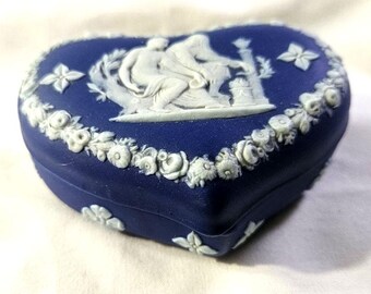 Vintage Wedgwood Jasperware herzförmige Schmuckdose mit Deckel