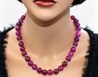 Collier en agate perlée fait main Collier ras de cou magenta réglable avec grosses pierres précieuses Collier tendance en cristal violet pour femme