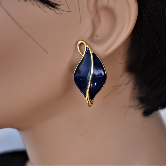 Vintage Navy blue Trifari stud earrings Gold Circ… - image 4