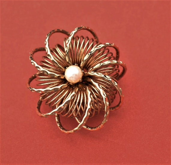 Vintage flower brooch Pearl Gold statement brooch… - image 3