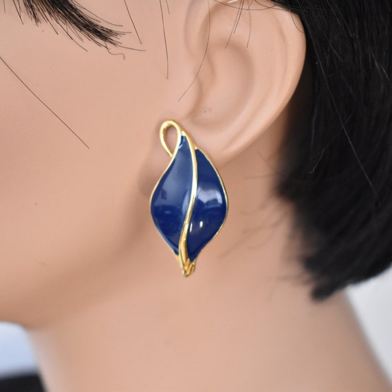 Vintage Navy blue Trifari stud earrings Gold Circ… - image 3