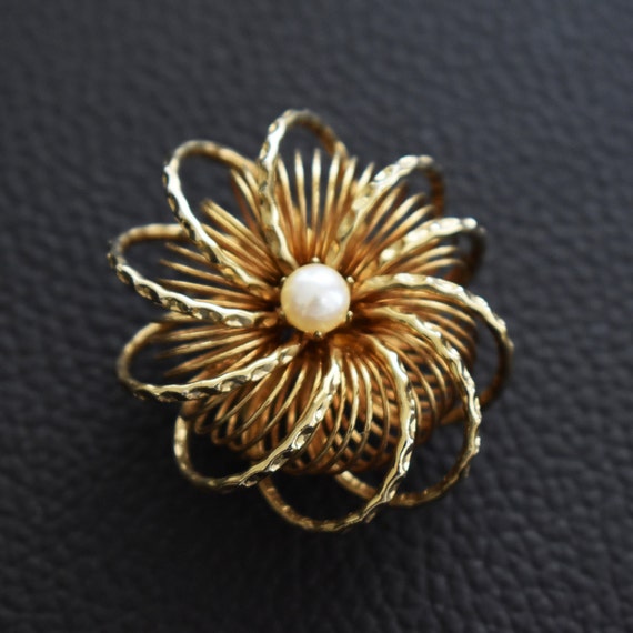 Vintage flower brooch Pearl Gold statement brooch… - image 7