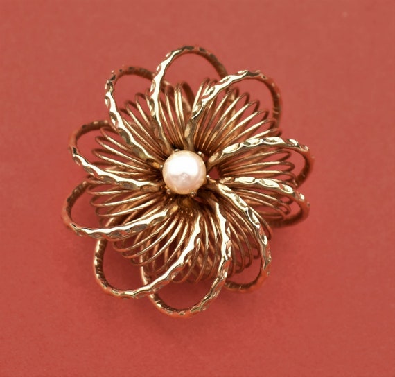 Vintage flower brooch Pearl Gold statement brooch… - image 1