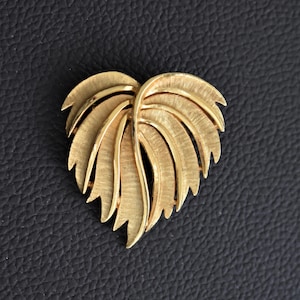 Vintage Blatt Gold Brosche Große Floral Gebürstet Gold Pin Mitte des Jahrhunderts modern Sammler Schmuck Geschenk für Frauen