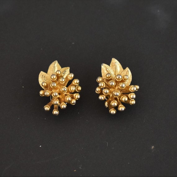 Vintage BSK earring Gold clip-on Mid-century non-… - image 1