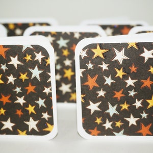 Mini cartes, carte d’étoiles, nuit étoilée ciel, des étoiles jaunes, carré cartes, 3 x 3 cartes avec des étoiles, Etiquettes cartes étoiles