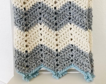 かぎ針編みのシェブロン柄ベビーブランケットのパターン – 厚手で