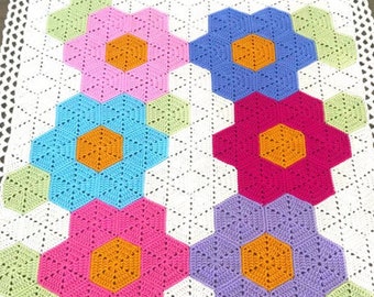 Gehaakt babydekenpatroon - Daisy Hexagon-patroon - Eenvoudige patronen van Deborah O'Leary Patterns - alleen in het Engels