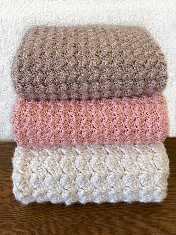 Chunky Crochet Baby Blanket with FREE PATTERN!