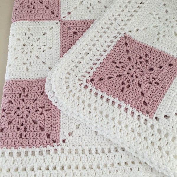 Modèle de couverture pour bébé au crochet - Arielle's Square - Easy Grandma Square - Modèle par Deborah O'Leary Patterns - En anglais uniquement