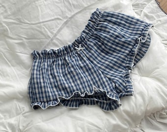 Coquette-short met ruches, pyjamabroek blauw gingham-ruit