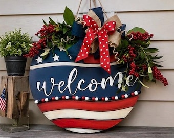Ghirlanda per il Giorno dell'Indipendenza - Decorazione patriottica per la porta, Ghirlanda per il 4 luglio, Cartello di benvenuto per la porta, Americana dipinta a mano, Rosso, Bianco e Blu, Stile rustico