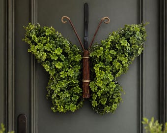Ghirlanda di farfalle in bosso fatta a mano / Decorazione rustica per porta con verde, stile primavera/estate