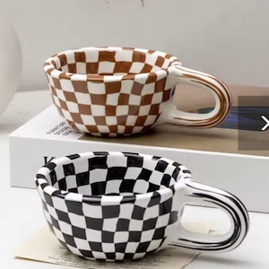 Taza de café espresso de cerámica coreana, taza de café con diseño de tablero de ajedrez, taza de cerámica decorativa de cocina, regalo navideño único y minimalista para amantes del café.