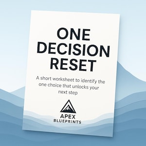 Pu&ograve; includere: Un foglio di lavoro bianco con la scritta "ONE DECISION RESET" in grassetto nero. Sotto, si legge "A short worksheet to identify the one choice that unlocks your next step." Il logo Apex Blueprints &egrave; in basso.