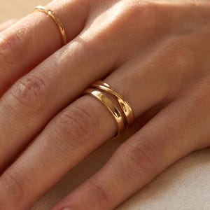 Dainty Gold Plated Mobius Ring, Minimalist Gold Plated Band Ring, Stackable Twist Ring, Everyday Gold Ring, Titanium Steel
