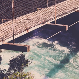 Puente colgante río turquesa Glacial agua lámina Nueva Zelanda caminata fotografía Vintage rústico Vintage Home Decor
