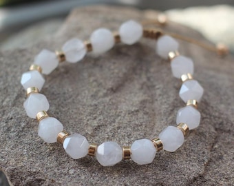 Handgemaakte natuurlijke witte jade 8 mm onregelmatige sierlijke edelsteen armband genezing dames meisjes cadeau