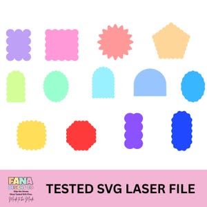 Op de afbeelding: Een verzameling kleurrijke, geometrische vormen in verschillende pastelkleuren, waaronder roze, blauw, geel en groen. De vormen zijn gerangschikt op een witte achtergrond. De tekst "TESTED SVG LASER FILE" wordt in zwarte tekst op een roze achtergrond weergegeven.