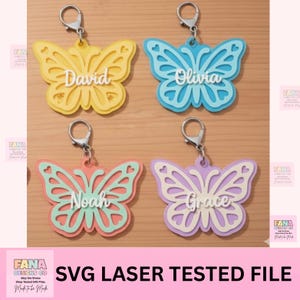 Puede incluir: Cuatro llaveros con forma de mariposa en amarillo, azul, coral y morado. Cada llavero tiene un nombre diferente: David, Olivia, Noah y Grace. Los llaveros están cortados con láser y tienen un llavero plateado.