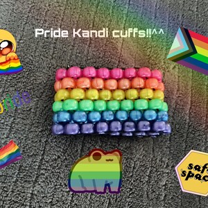 Anpassade Kandi Pride-manschetter!