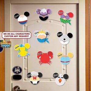 Imán personalizado para la puerta del crucero de La Sirenita de Disney, decoración personalizada para camarotes de Disney Cruise Line, regalos para vacaciones familiares de Disney. imagen 1