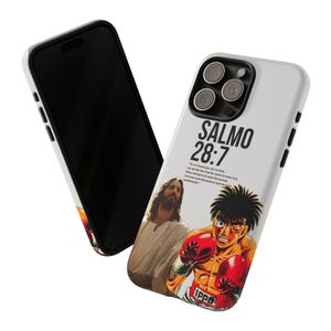 May include: White phone case featuring a colorful illustration of a boxer and Jesus, with the text "SALMO 28:7" in black. The phone case is shown next to a black phone.