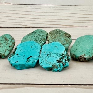 Turquoise statement-stekers: dikke stenen oorbellen, hypoallergene stalen stiften