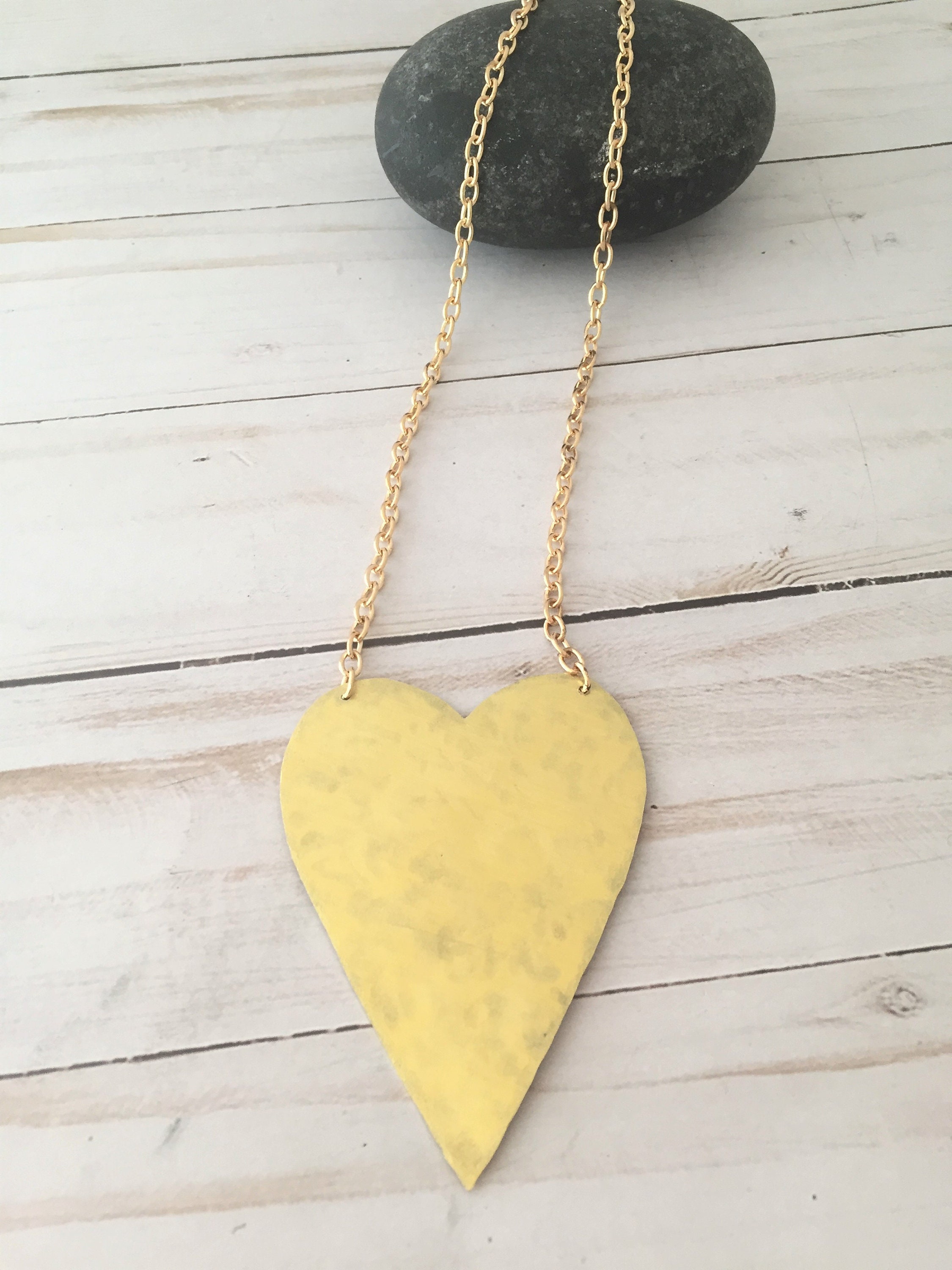 Gold Hammered Heart Pendant Necklace – Water Resistant 18k Gold Stainless Steel