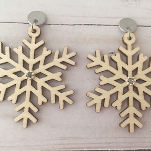 Wood Snowflake Earrings, Christmas Earrings, Winter Holiday Jewelry, Rustic Wood Dangle Earrings, Natural Wood Earrings, Lightweight Earring