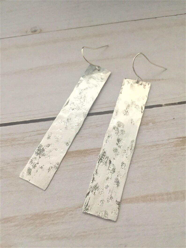 Pendientes largos de barra de plata martillada, metal envejecido, alambres de acero quirúrgico, pendientes minimalistas llamativos imagen 7