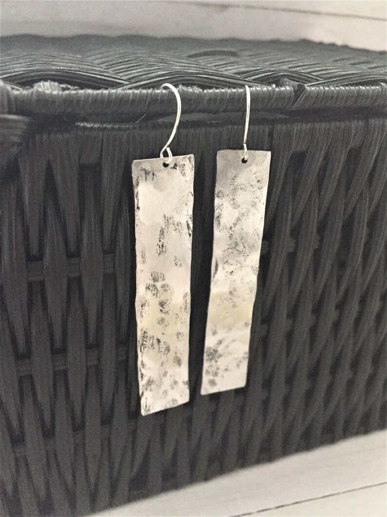 Pendientes largos de barra de plata martillada, metal envejecido, alambres de acero quirúrgico, pendientes minimalistas llamativos imagen 9