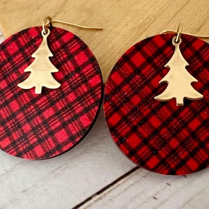 Rot und schwarz Buffalo karierte und Gold Weihnachtsbaum Statement Ohrringe, Gold Ohrringe aus Holz, karierte Winter Ohrringe, Buffalo karierten Schmuck
