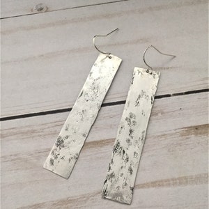 Pendientes largos de barra de plata martillada, metal envejecido, alambres de acero quirúrgico, pendientes minimalistas llamativos imagen 8