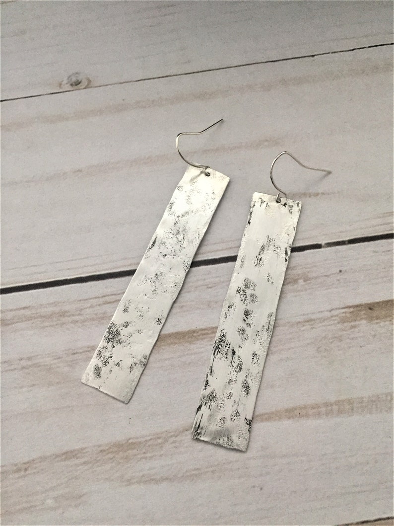 Pendientes largos de barra de plata martillada, metal envejecido, alambres de acero quirúrgico, pendientes minimalistas llamativos imagen 8