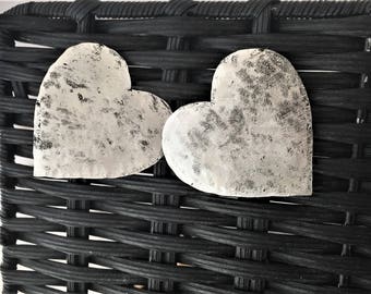 Hamrade örhängen i aluminium med hjärtform: Patina, stolpar i rostfritt stål
