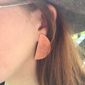 Half Moon Stud Earrings, Hammered Copper Half Circle Earrings, Small Geometric Stud Earrings, Metal Earrings, Copper Jewelry