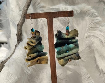 Brincos de algodão tingido à mão com cristais, estilo boho-chic, joias têxteis, presente de aniversário artesanal, brinco têxtil 08