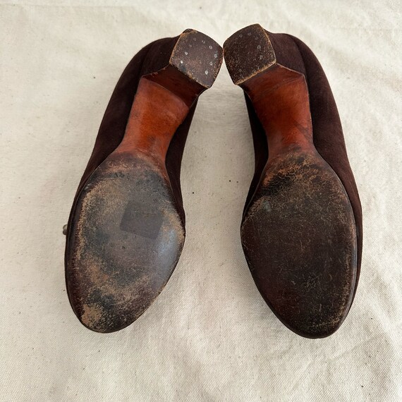 50s-60s Wolffelt White Brown Suede Pumps sz. 6 - image 4