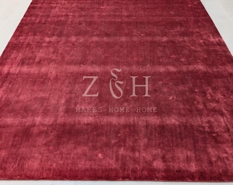 Alfombra de seda viscosa tejida a mano en rojo intenso brillante – Alfombra de lujo suave y mullida de estilo contemporáneo.