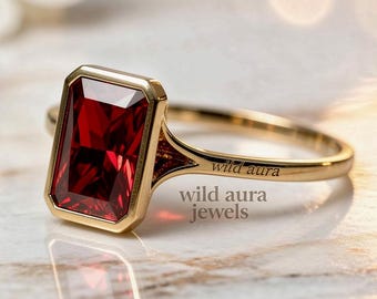 Anello con rubino da laboratorio taglio smeraldo • Oro giallo 14 carati, pietra portafortuna di luglio