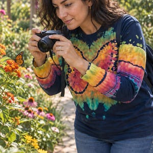Butterfly Heart Reverse Dye Long Sleeve Shirt, Made-to-Order Colorful Tee bild 4