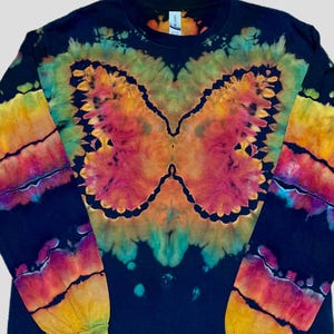 Butterfly Heart Reverse Dye Long Sleeve Shirt, Made-to-Order Colorful Tee bild 6