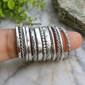 Stapelringar i oxiderat sterlingsilver, 12 bohemiska minimalistiska armband, handgjorda statementsmycken